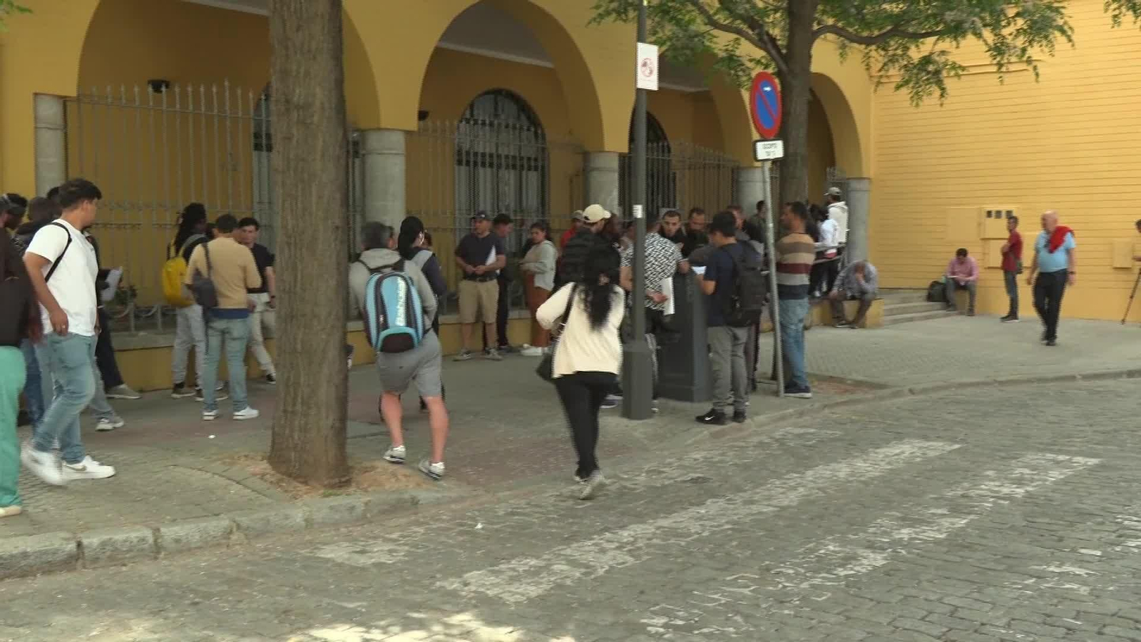 L056-SEVILLA COLAS REGULARIZACION INMIGRANTES