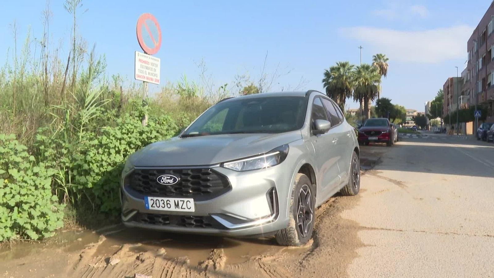 J042-VALENCIA MULTAS COCHES MAL APARCADOS MASSANASSA