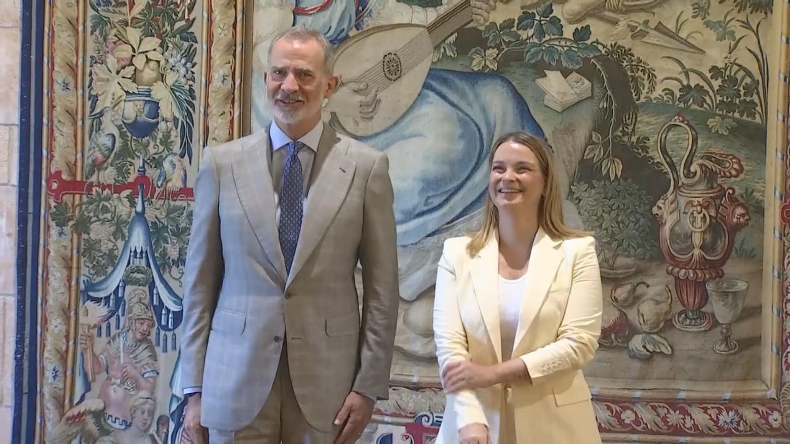 REY CON AUTORIDADES