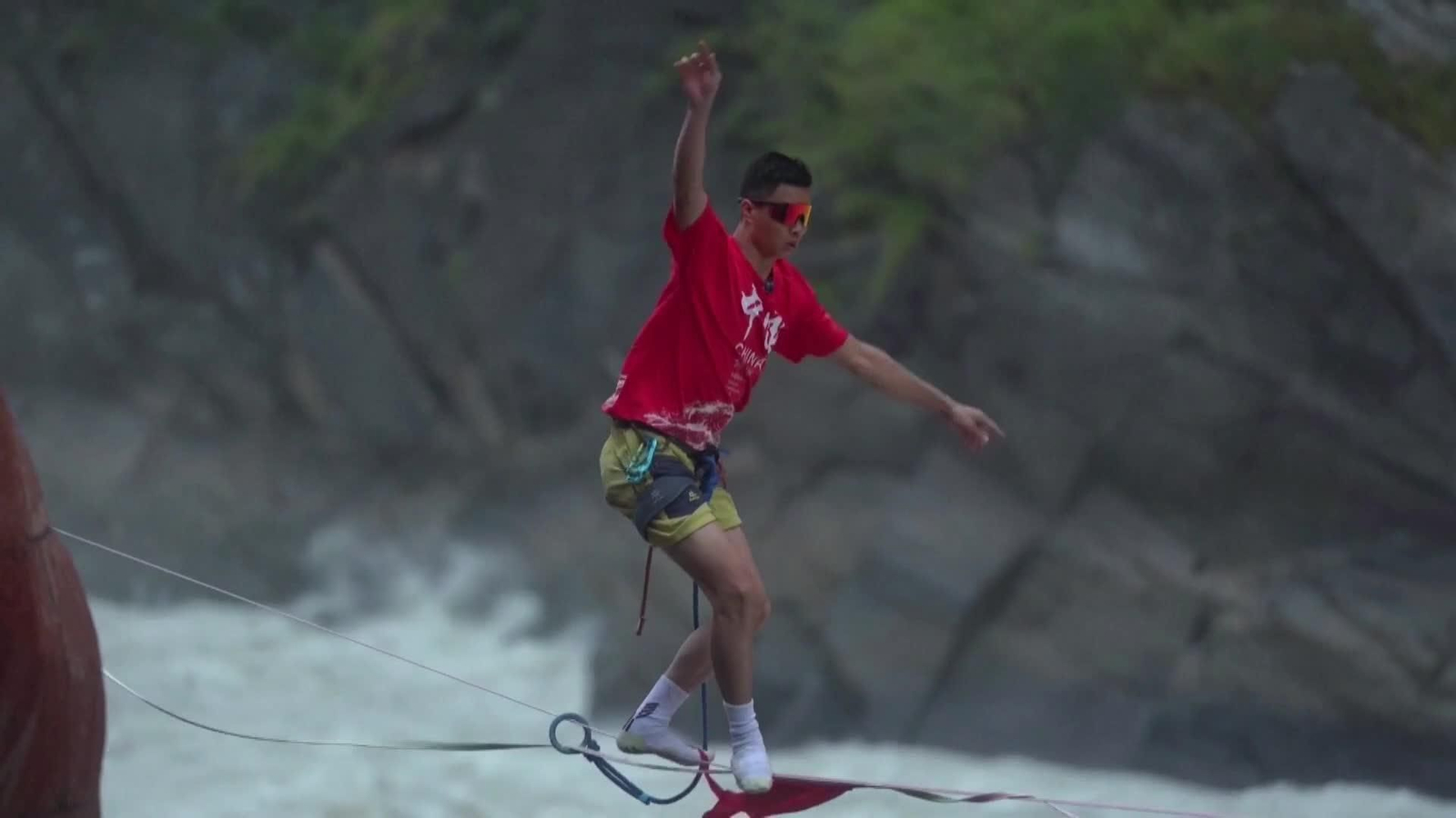 va chino funambulista cataratas