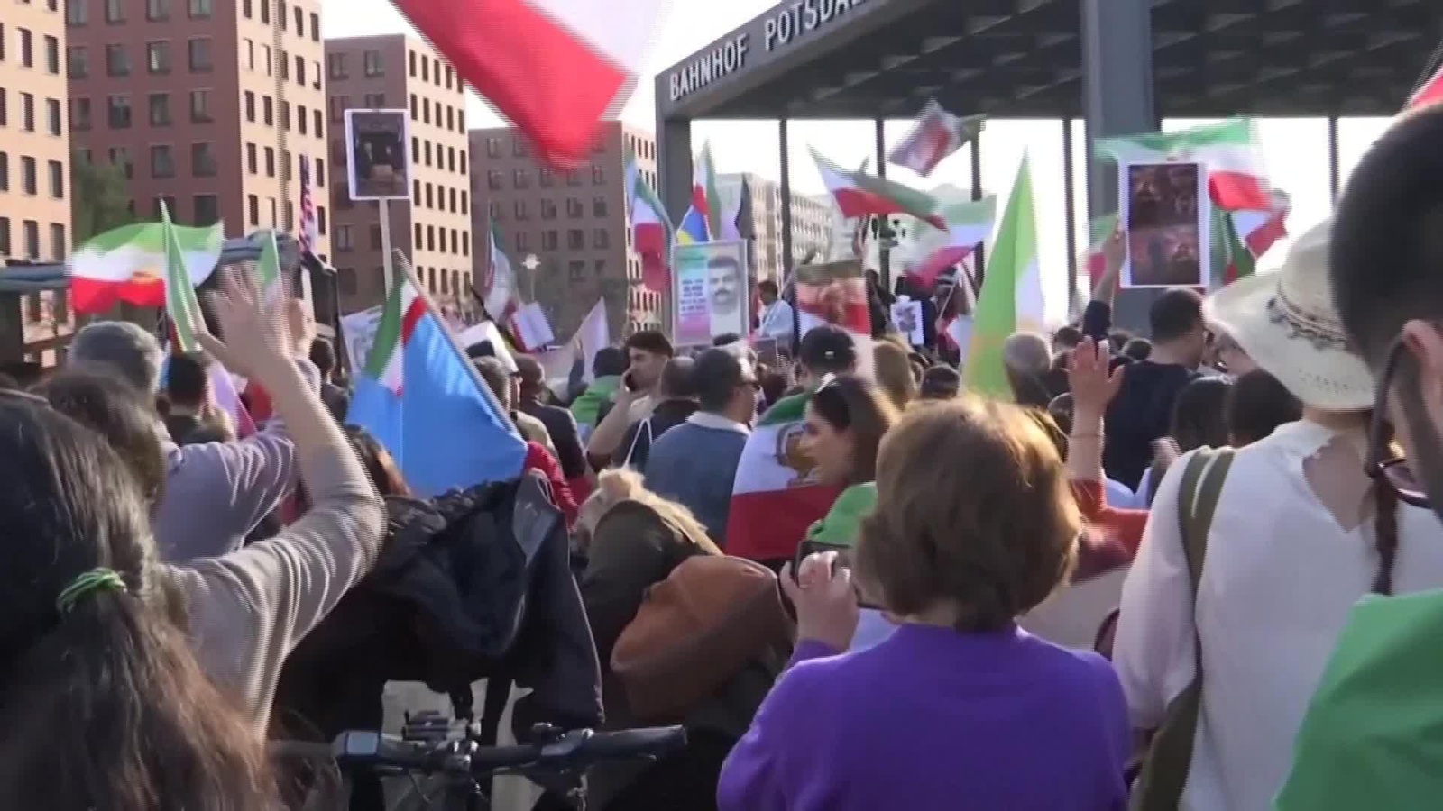 S032-ALEMANIA EXILIO IRANI CELEBRA ATAQUES