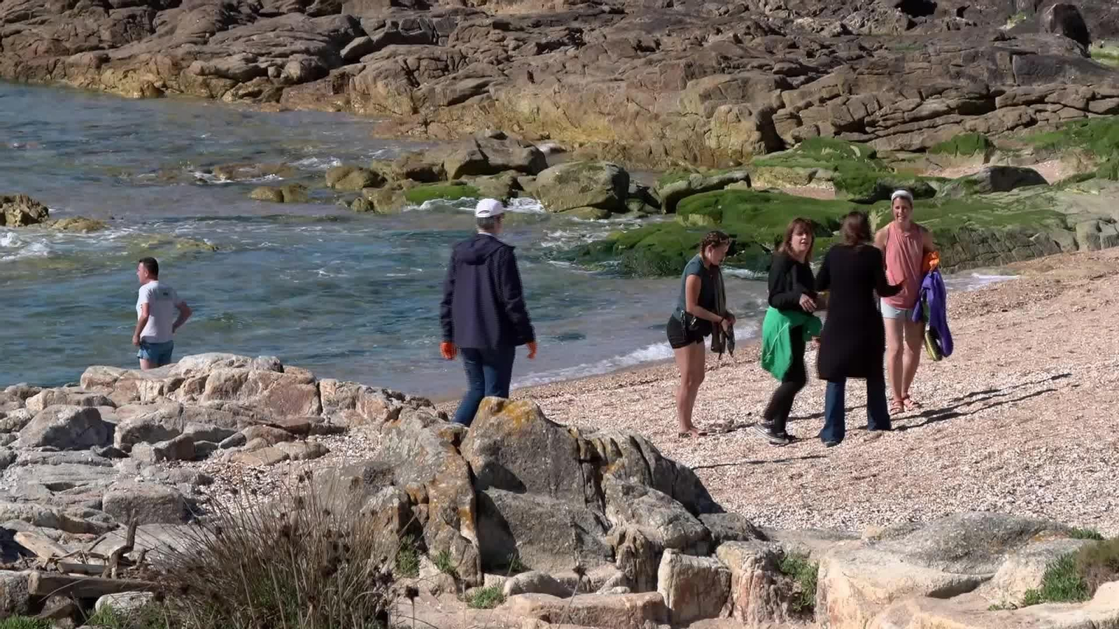 X093-PONTEVEDRA BAIONA LIMPIEZA PLAYA DIA DE LA MADRE TIERRA