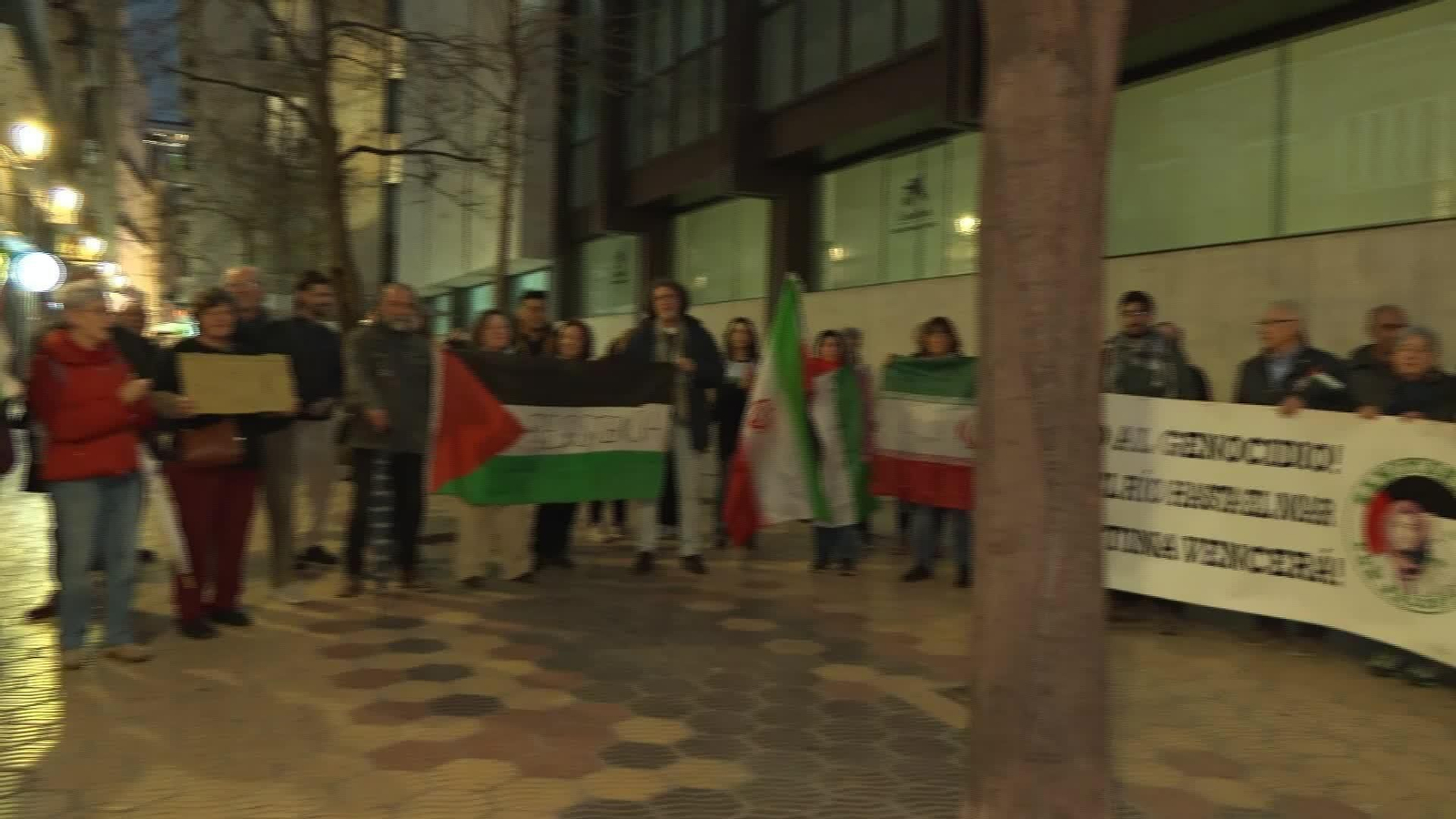 L065-VALENCIA CONCENTRACION CONSULADO EEUU