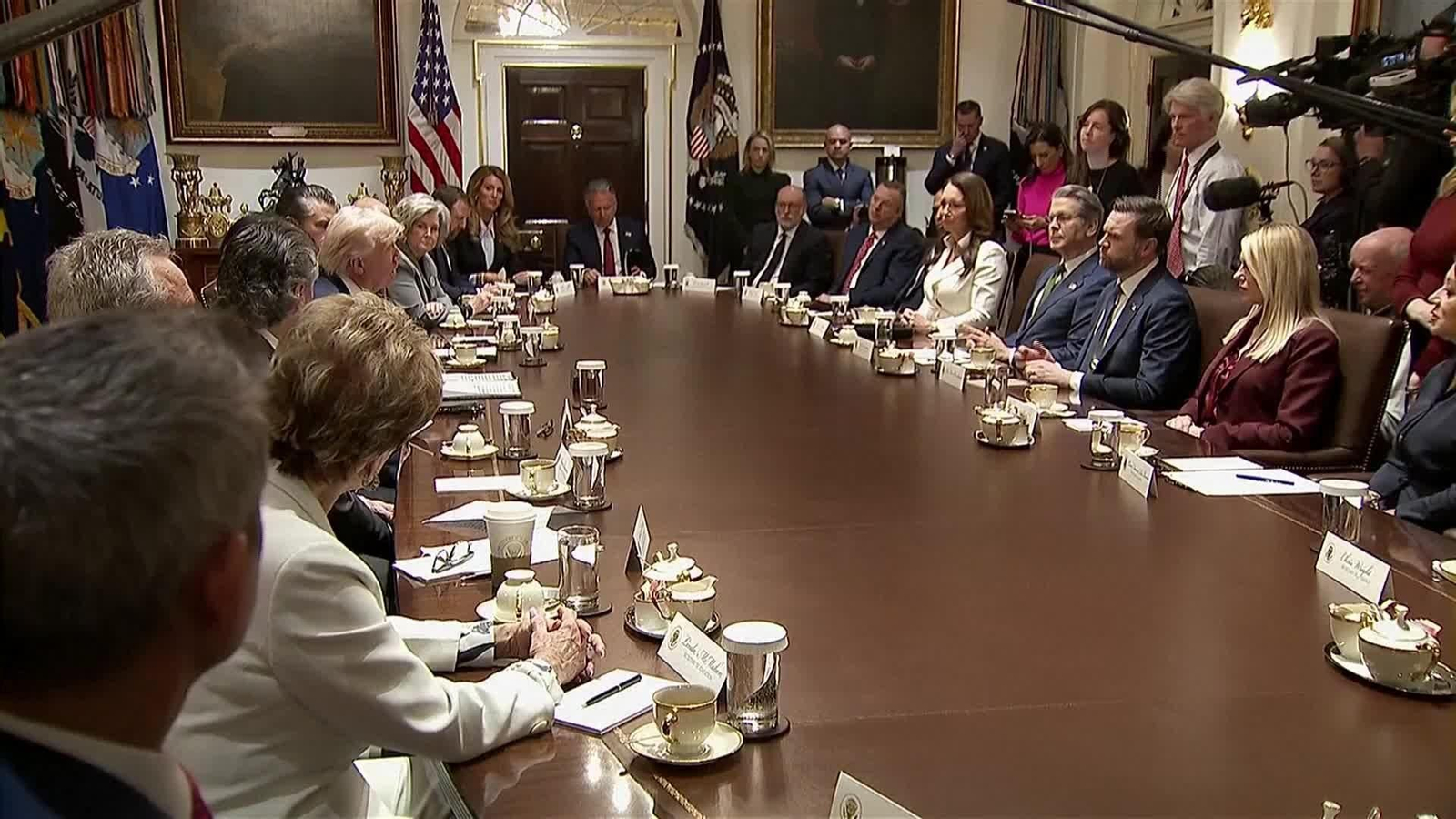 J076-EEUU  TRUMP MAS CARGOS MADURO