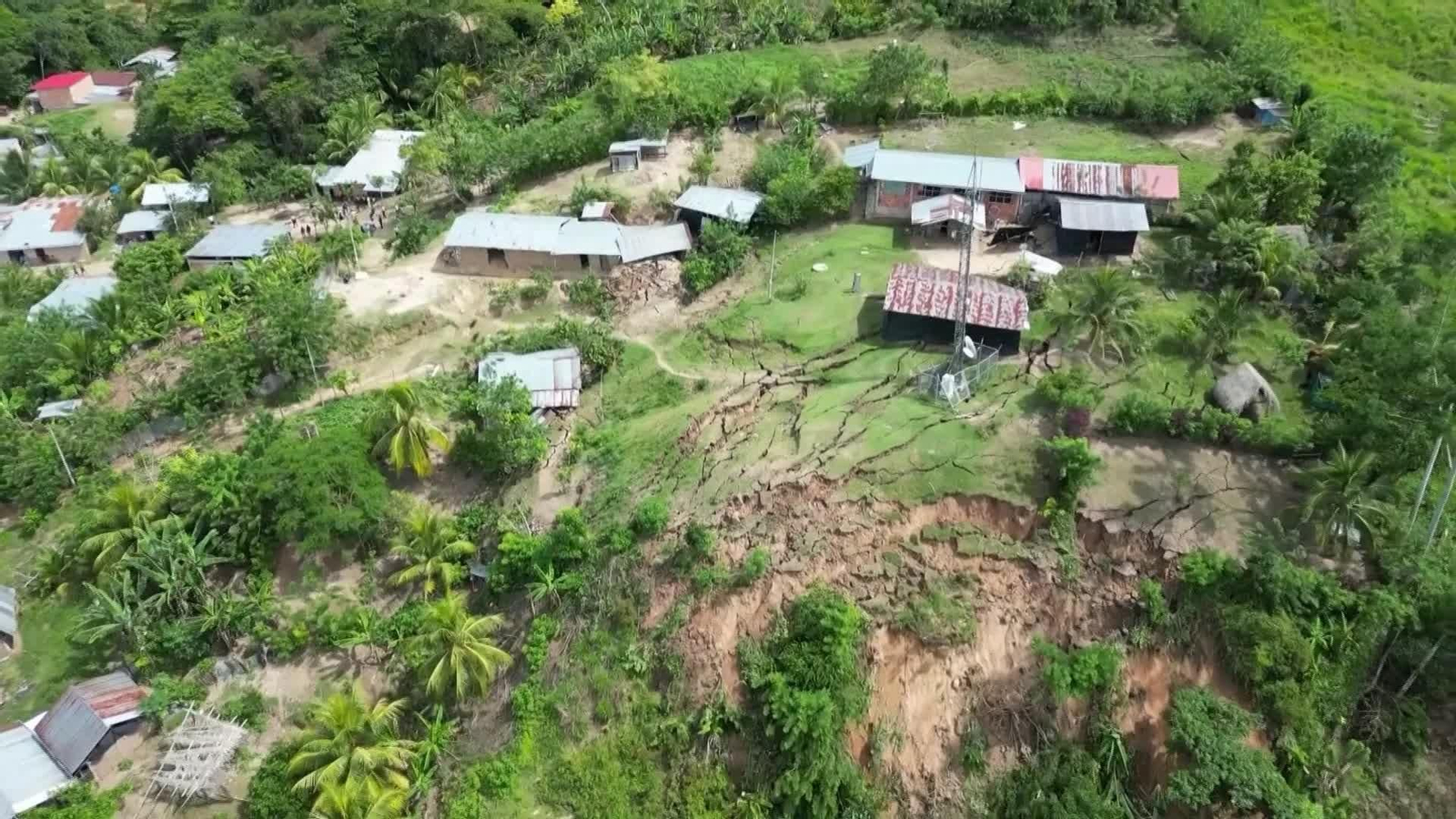 S002-PERU DAÑOS CORRIMIENTO DE TIERRA