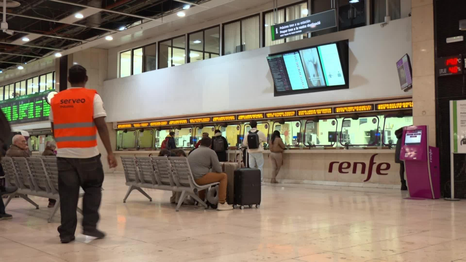 J072-BARCELONA AMBIENTE SANTS TARDE