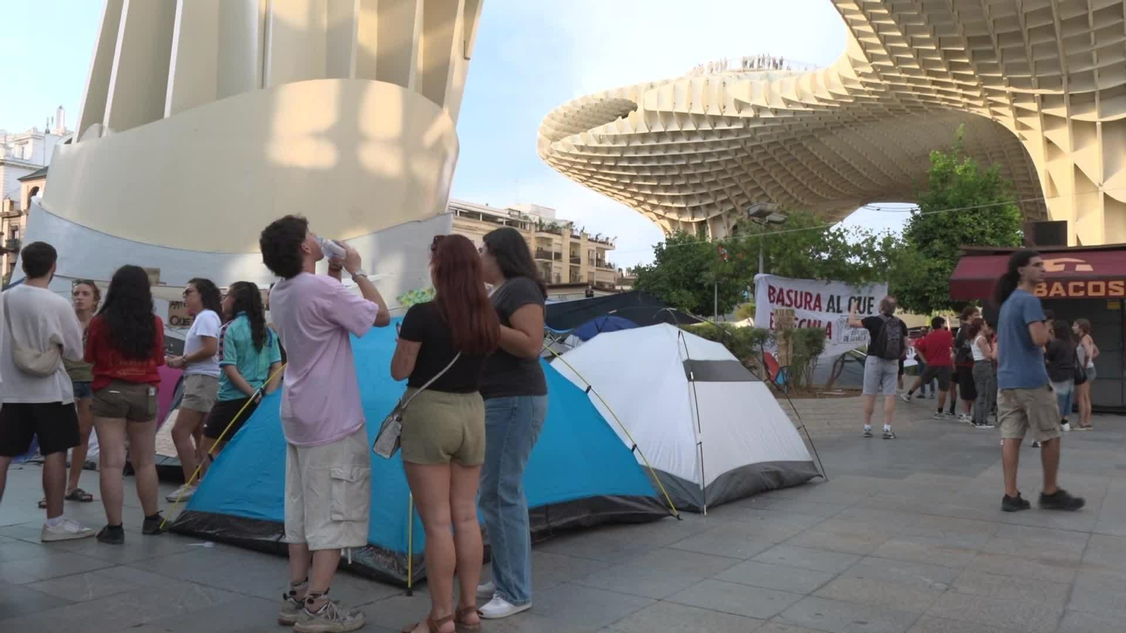 S047-SEVILLA ACAMPADA DEFENSA DERECHO VIVIENDA