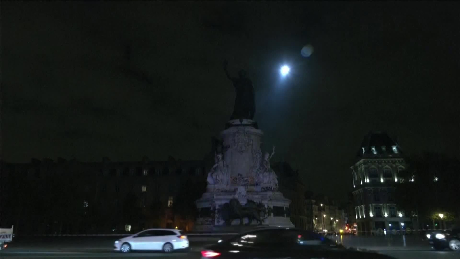 va segunda noche toque de queda paris