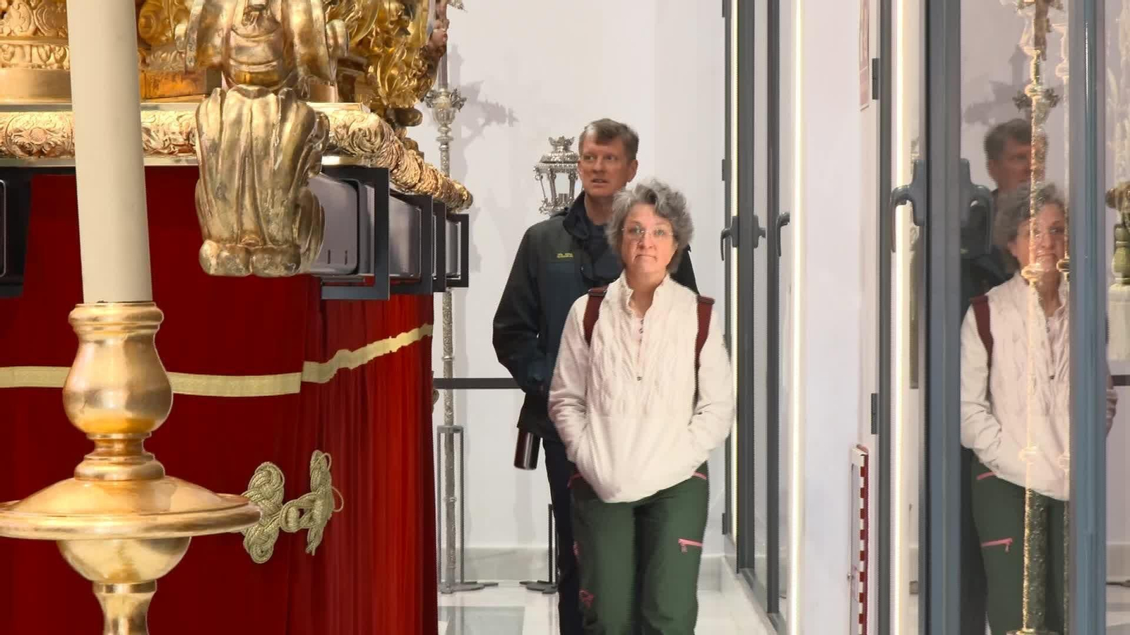 M056-MALAGA COFRADIAS SOBRE MUJERES