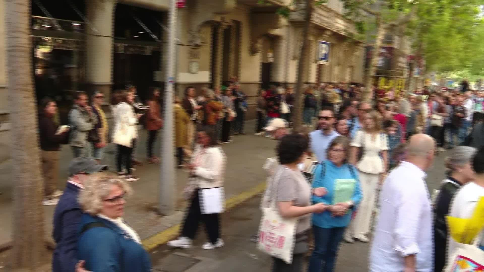 J034-BARCELONA SANT JORDI FIRMA LIBROS