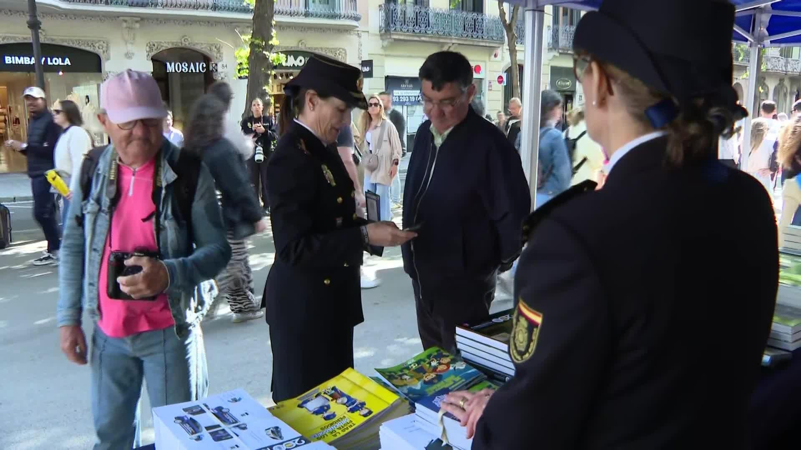 J027-BARCELONA SANT JORDI STAND POLICIA