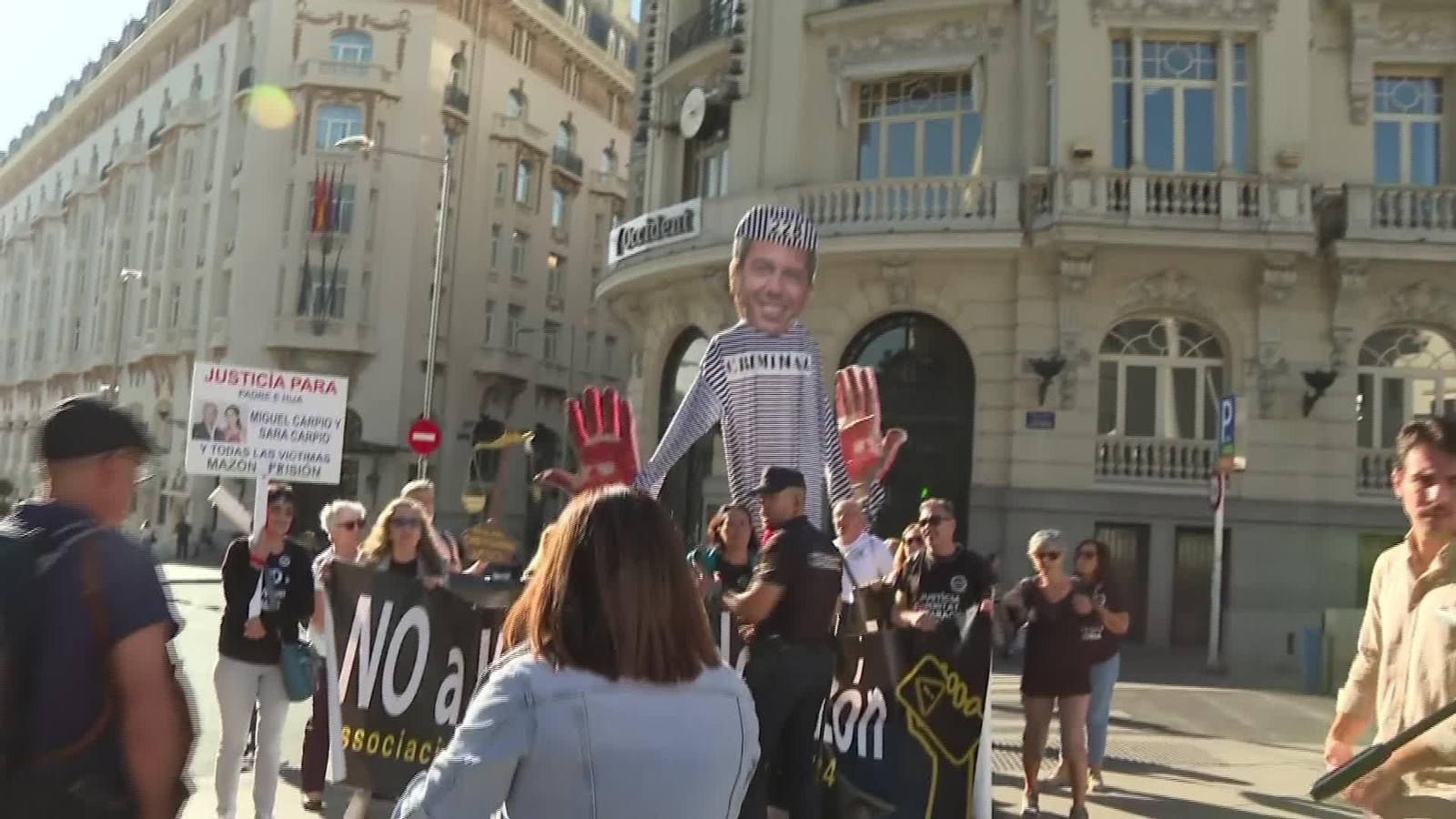 L019-CONGRESO PROTESTA CONTRA MAZON