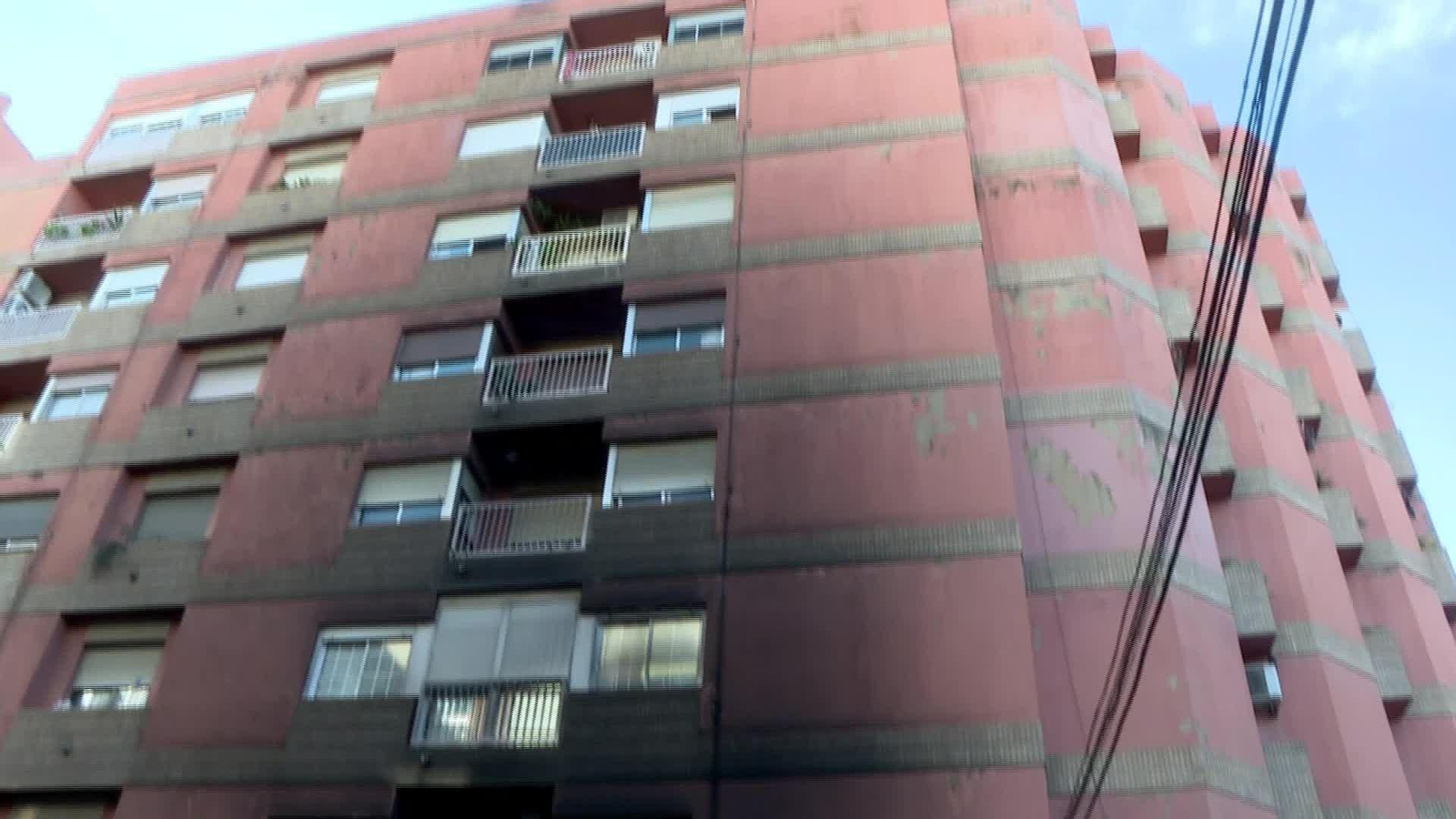 M042-VALENCIA CONTENEDORES Y COCHES QUEMADOS