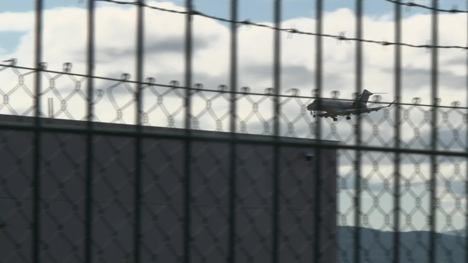 X067-VIGO LLEGADA DEL REY EMERITO AL AEROPUERTO