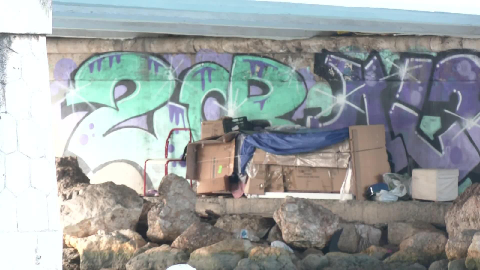 X032-MALAGA HEROE SIN TECHO