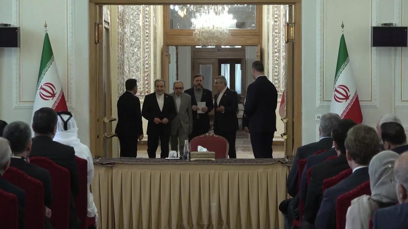 M068-IRAN MINISTRO EXTERIORES FIRMA ACUERDO VIERNES