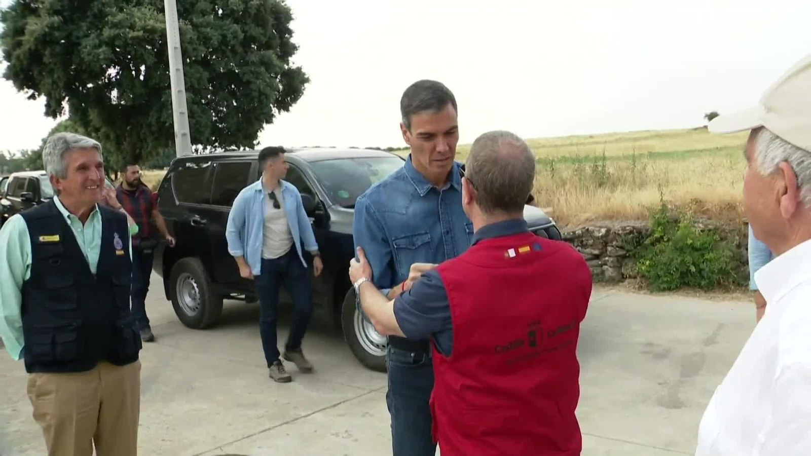 X044-GUADALAJARA PEDRO SANCHEZ VISITA INCENDIO LA MIERLA 2