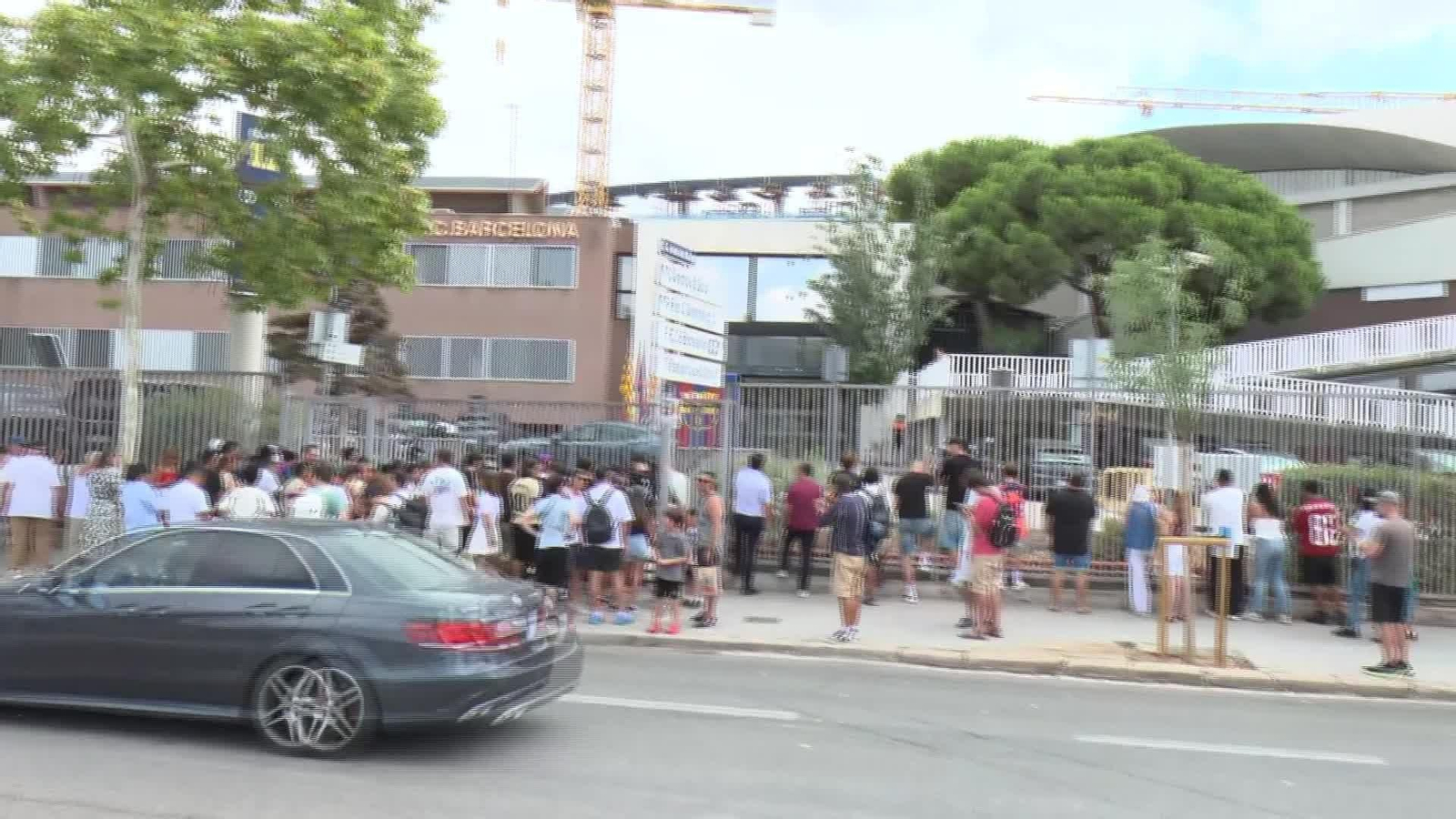 M053-BARCELONA RODRI FIRMA AUTOGRAFOS FANS