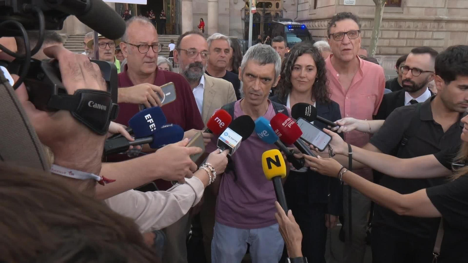 X028-BARCELONA JUICIO POLICIAS ENTRADAS