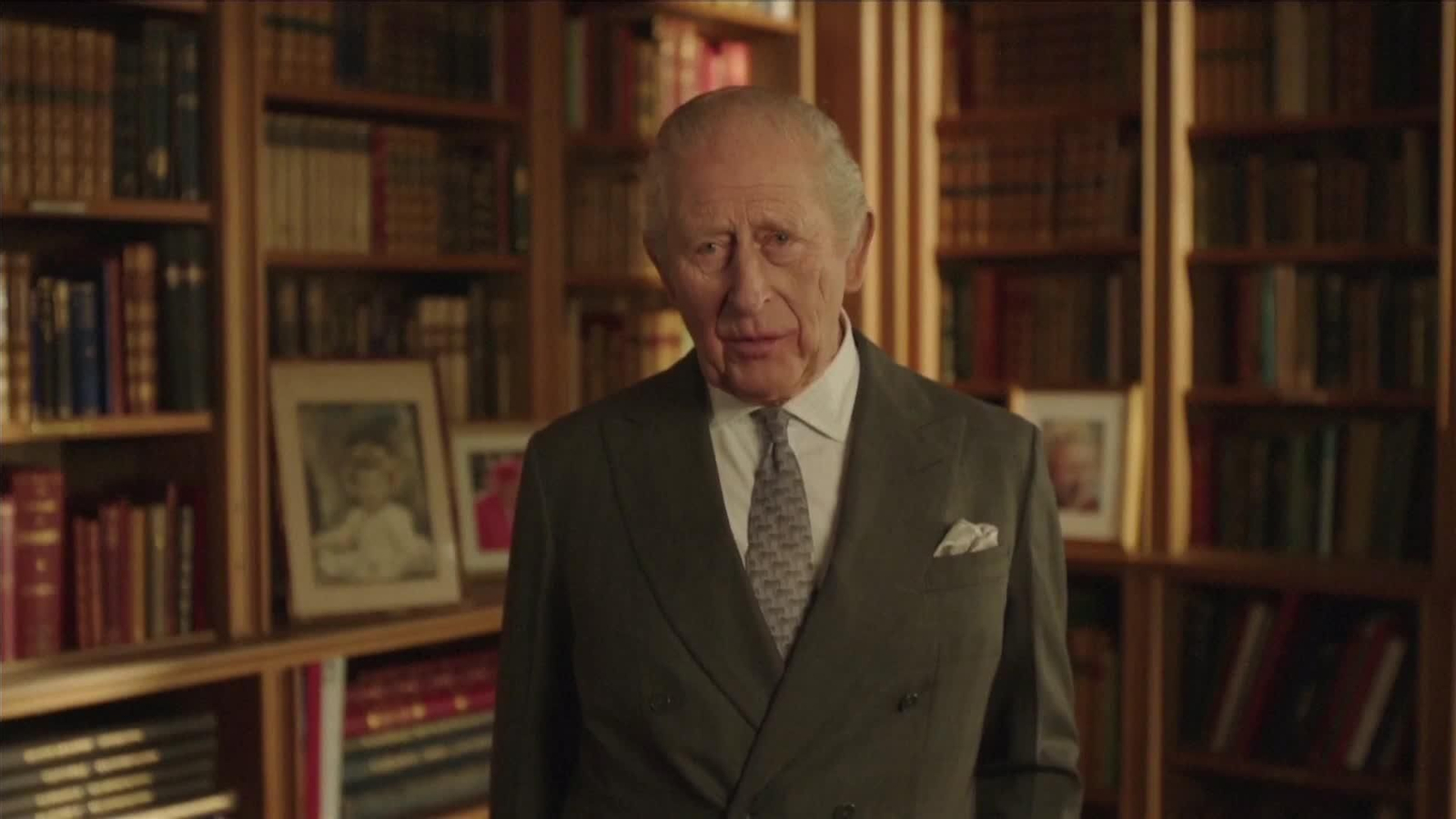 M004-REINO UNIDO MENSAJE REY CARLOS ANIVERSARIO REINA