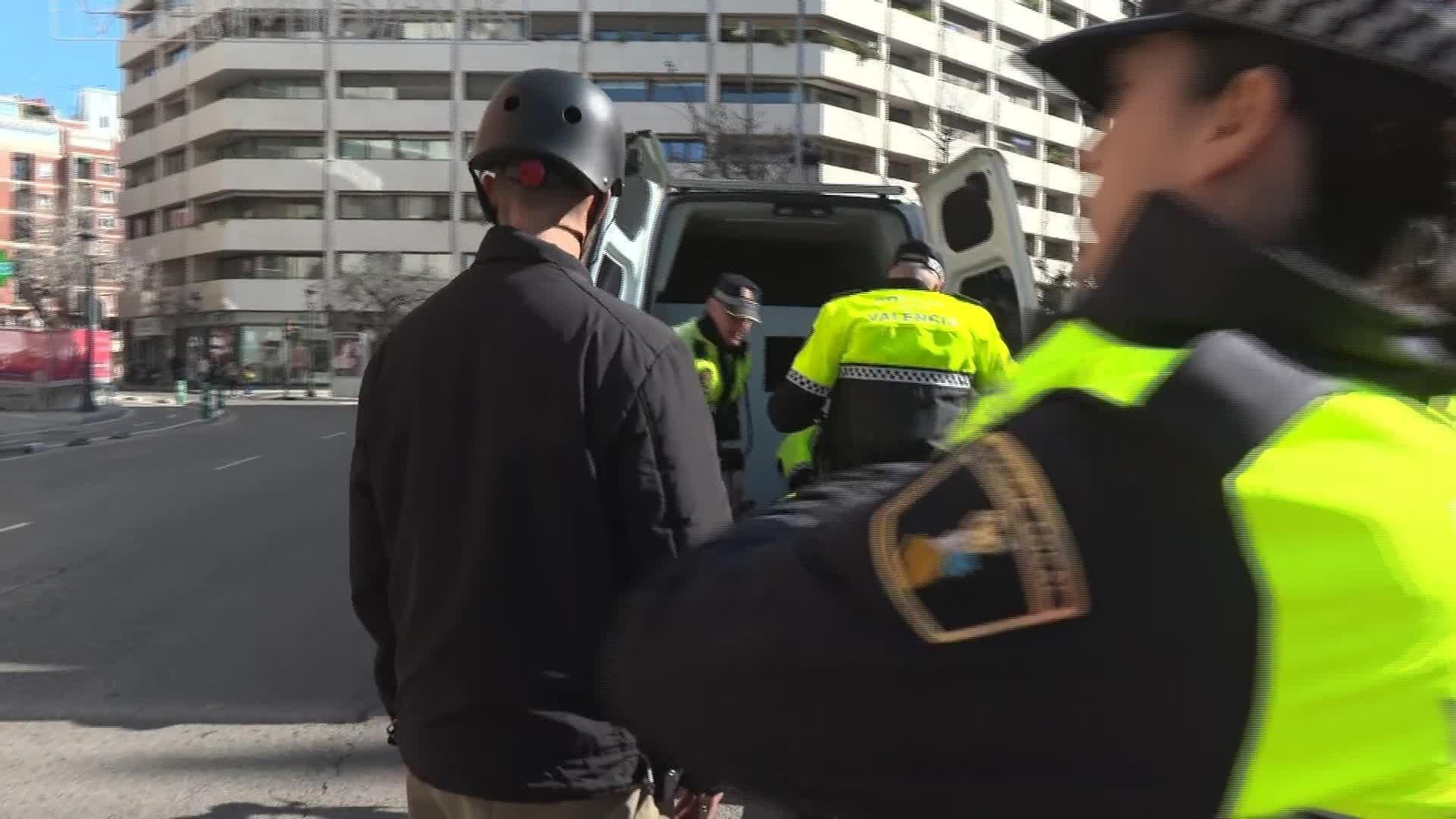 M034-VALENCIA PATRULLA POLICIAL EN PATINETE