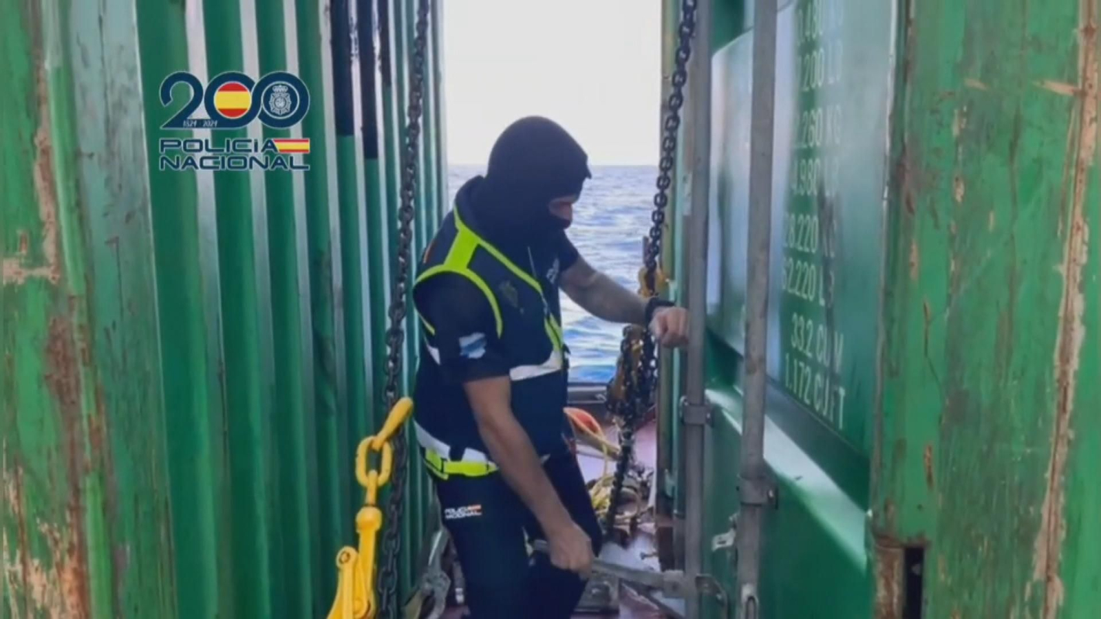 La Policía Nacional intercepta un mercante con 6.500 kilos de cocaína a 600 millas de Canarias La Policía Nacional intercepta un mercante con 6.500 kilos de cocaína a 600 millas de Canarias
