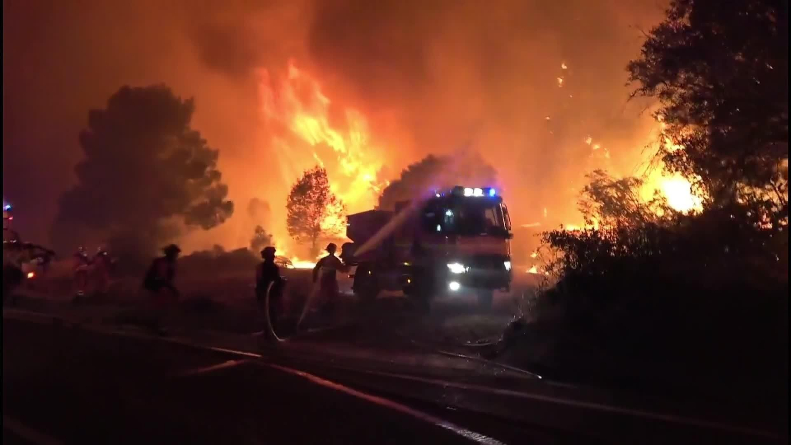 L010-IMAGENES UME SOTILLO DE LA ADRADA INCENDIO NOCHE