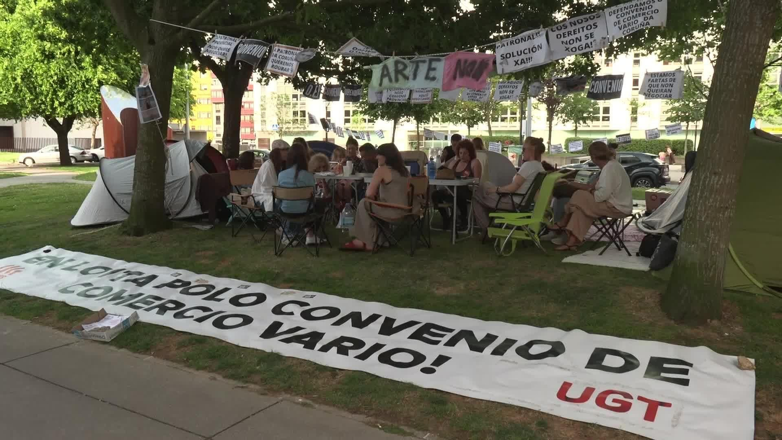 X084-A CORUÑA ACAMPADA DEPENDIENTAS COMERCIO