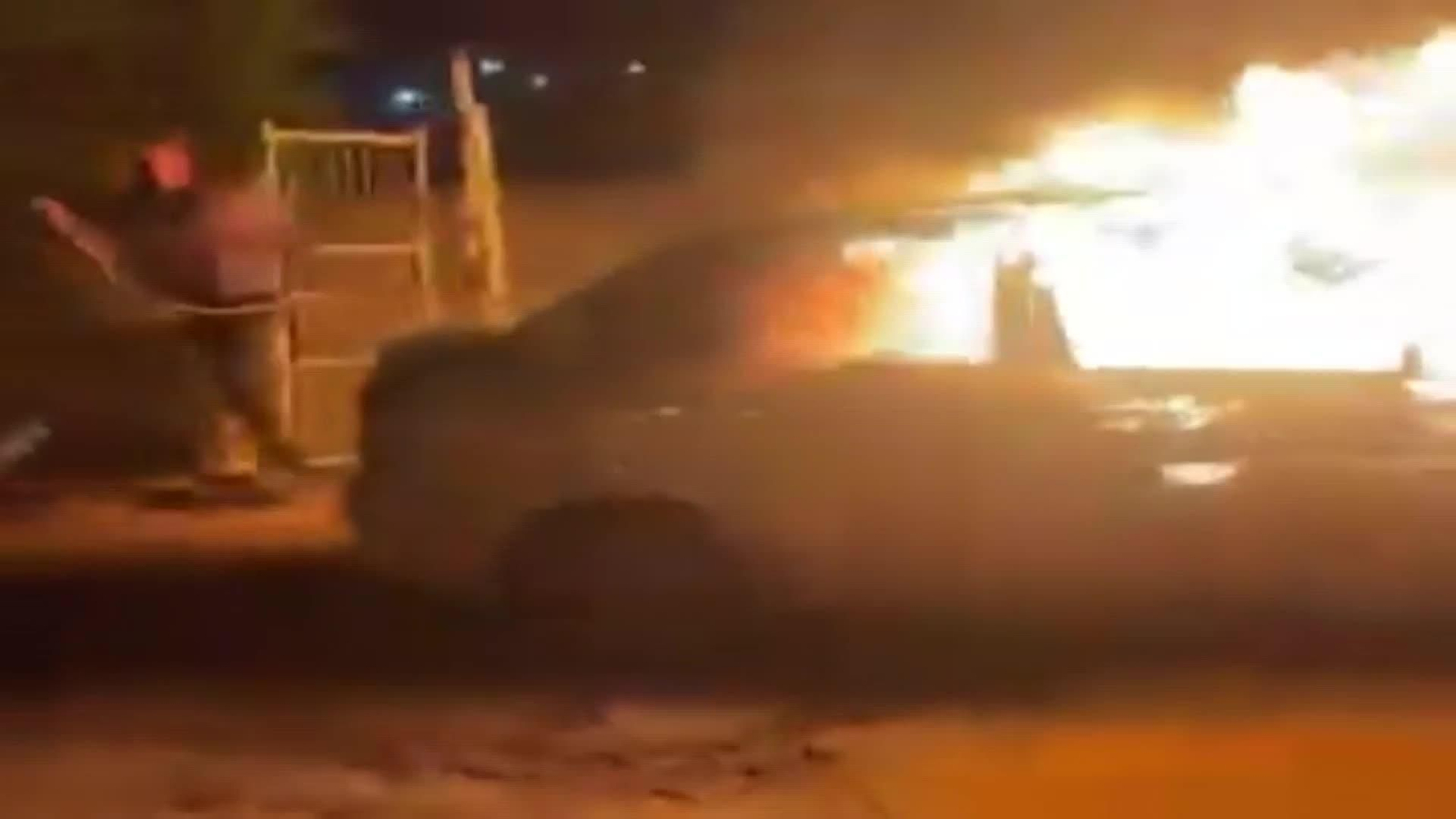 Una docena de palestinos heridos tras un ataque coordinado de colonos en Cisjordania