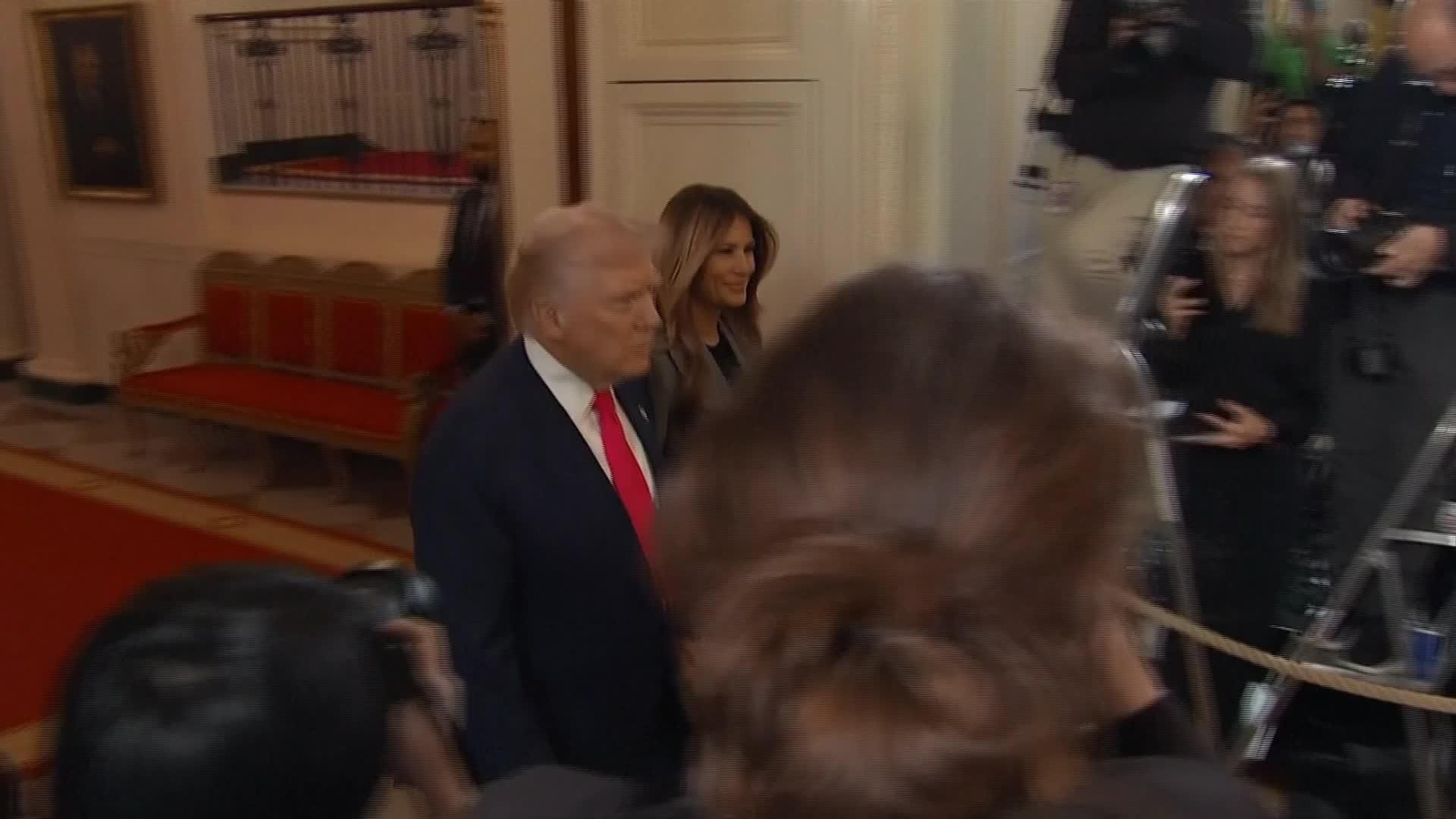 V007-EEUU TRUMP Y MELANIA FIRMAN LEYES