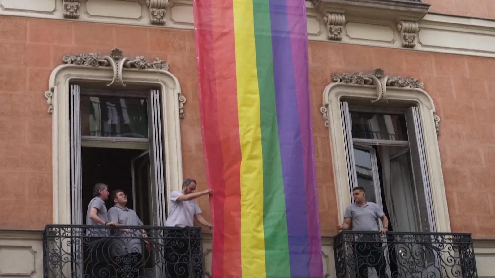 va bandera lgtb moncloa