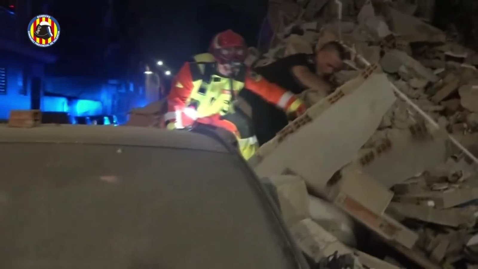 X021-IMAGENES BOMBEROS DERRUMBE BENETUSER