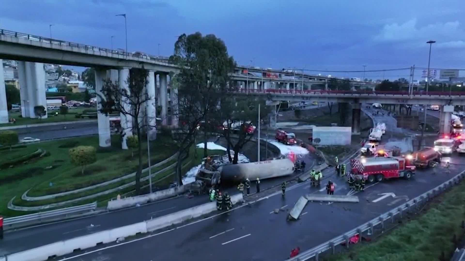 J008-MEXICO EXPLOSION CAMION