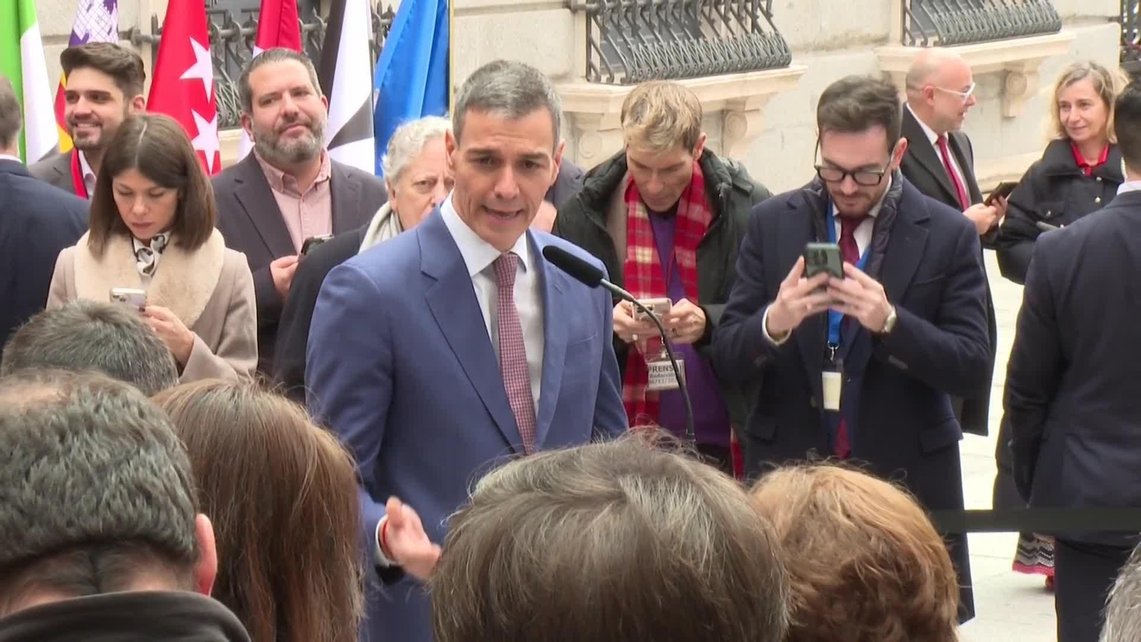 Gobierno y oposición usan la Constitución para atacarse mutuamente