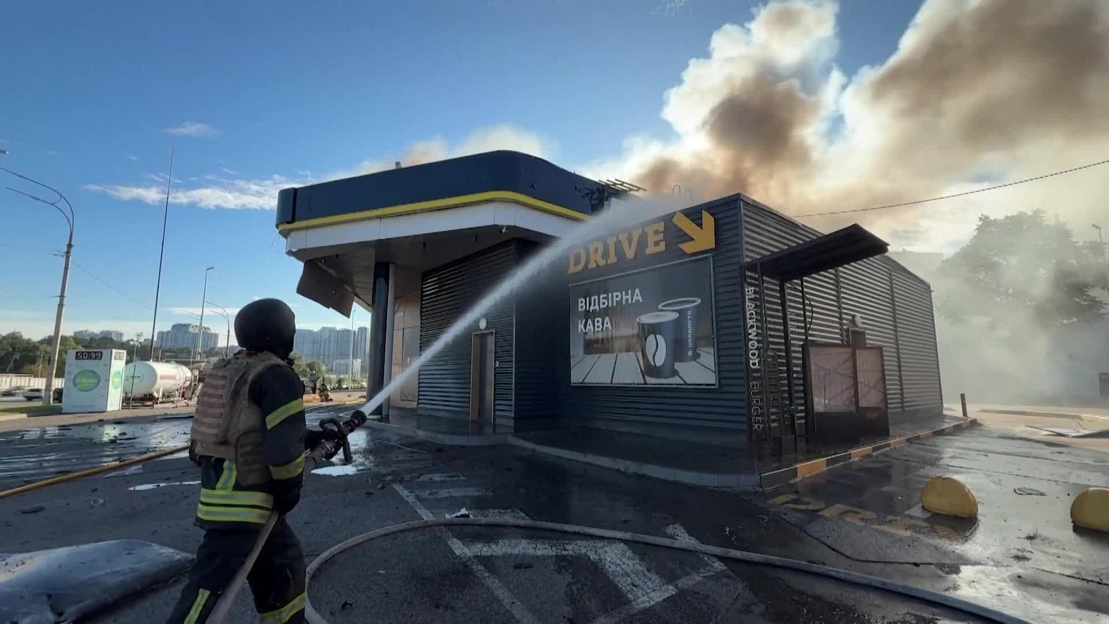M031-UCRANIA KIEV ATAQUE A GASOLINERA