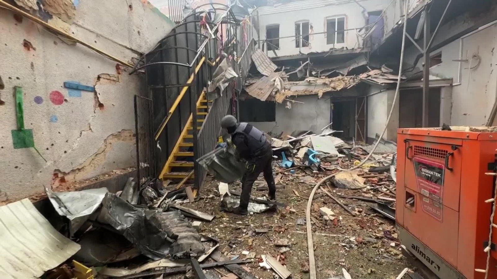X072-UCRANIA BOMBARDEO ESCUELA INFANTIL
