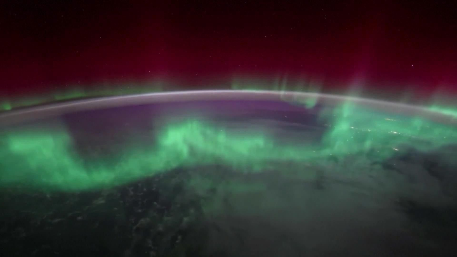 S004-ESPACIO NASA CAPTURA AURORAS BOREALES