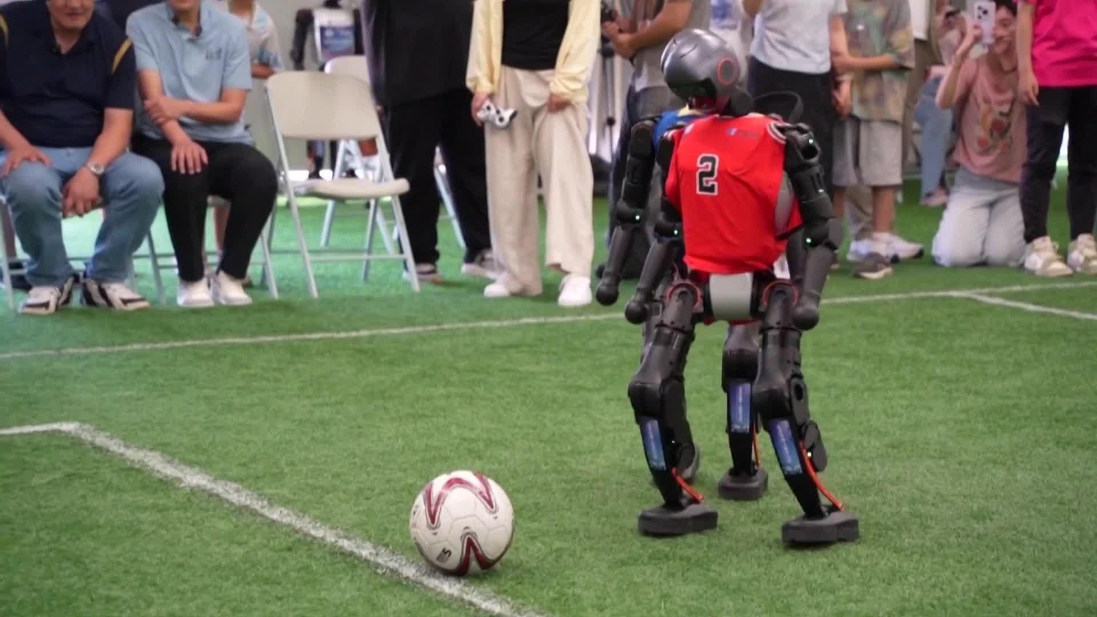 D031-CHINA PARTIDO FUTBOL HUMANOS ROBOTS