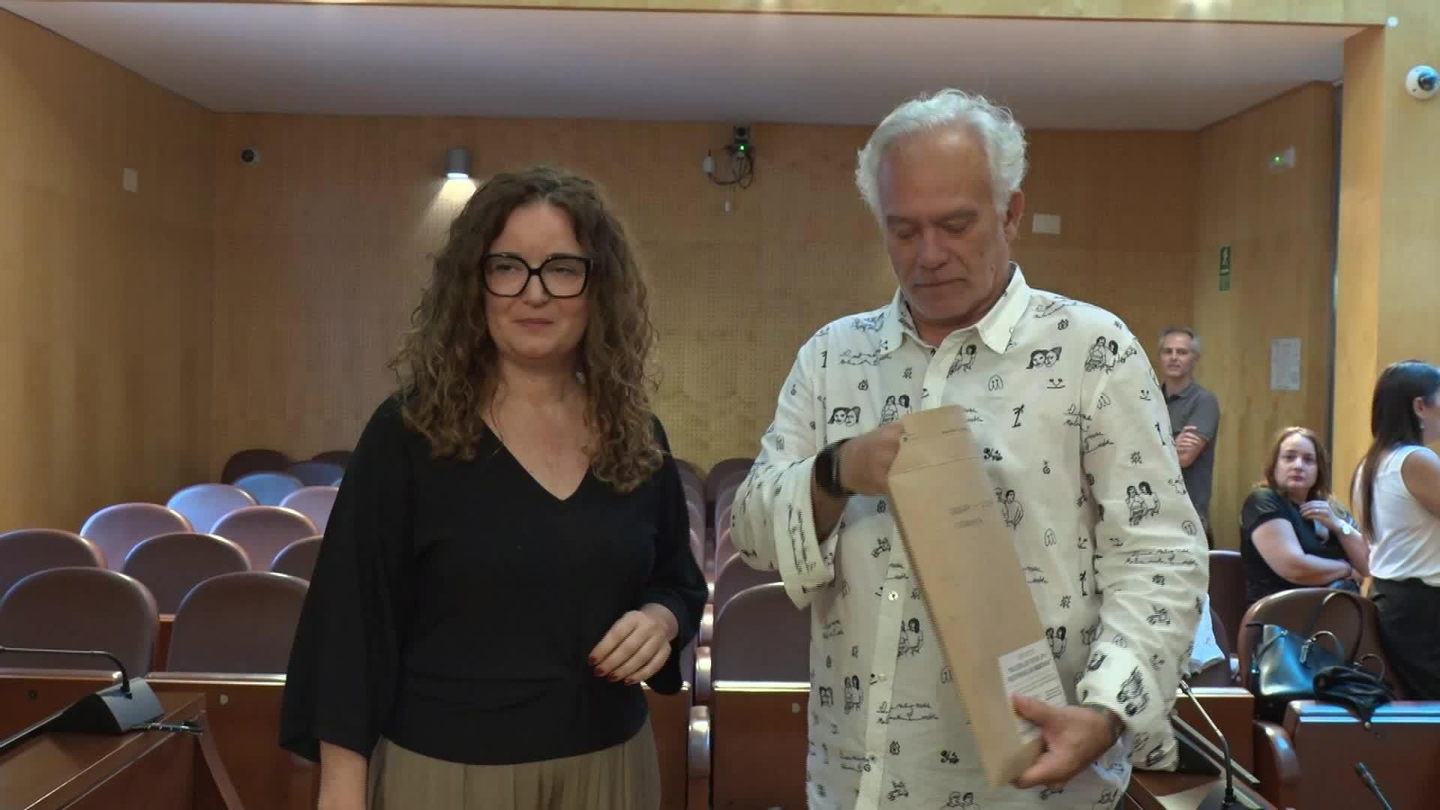 J086-VALENCIA ENTREGA FOTOS RECUPERADAS CATARROJA