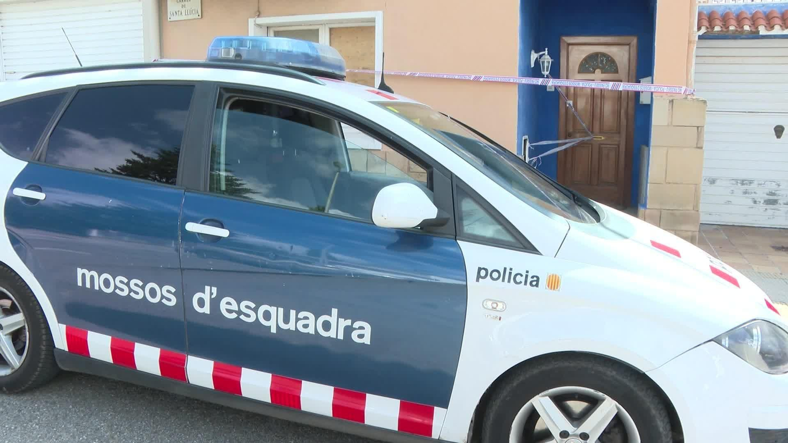 J029-BARCELONA MATA A SU MADRE TORELLO