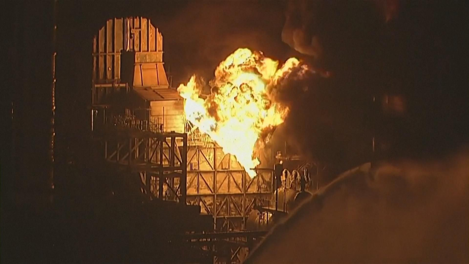 va incendio refineria usa frame 0