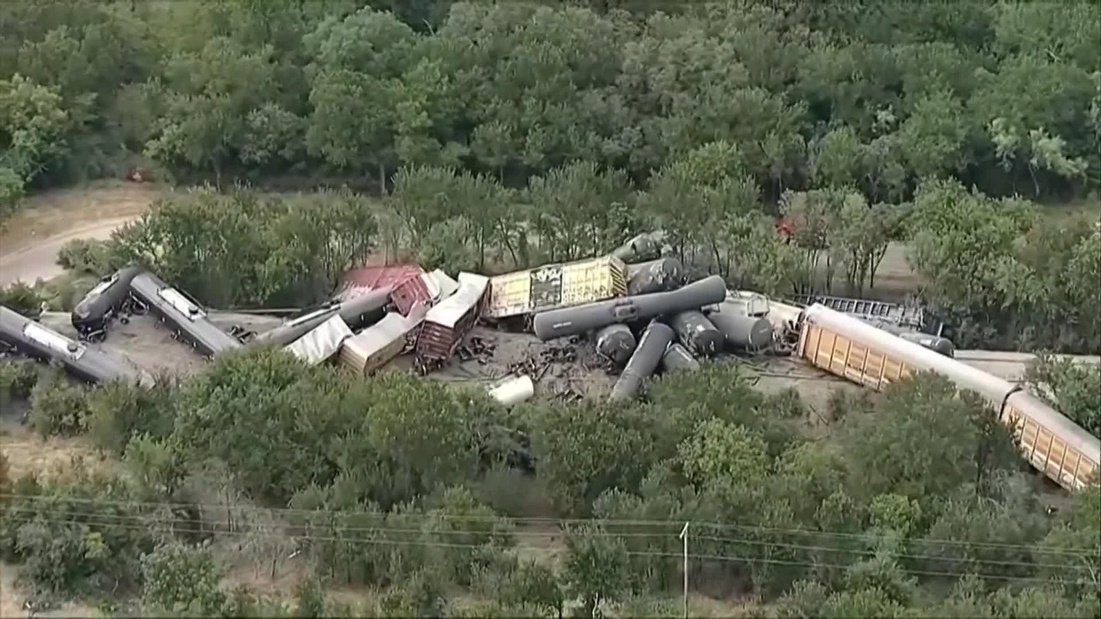 X006-EEUU TREN DESCARRILA EN TEXAS