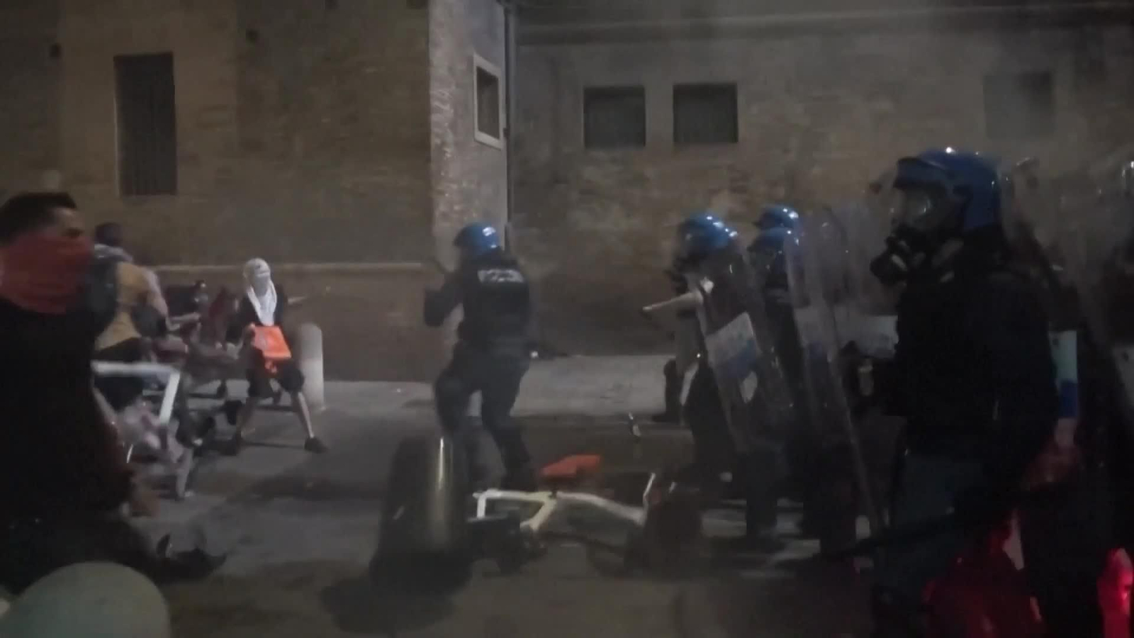 va migrante muerto protestas bolonia