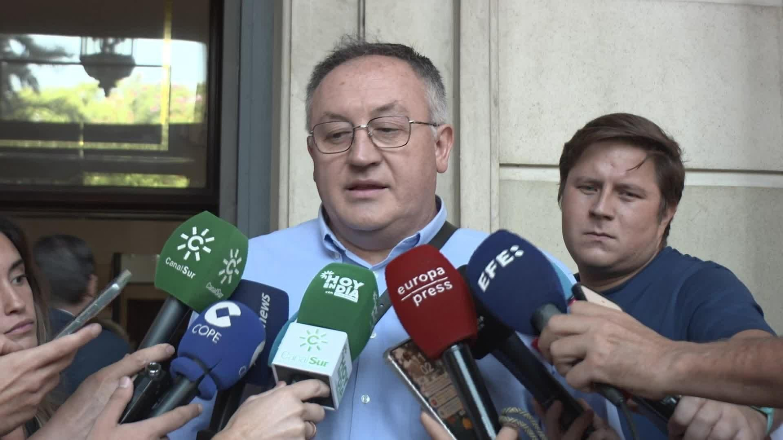 M056-SEVILLA PADRE ANA BUZA PIDE JUSTICIA Y CRITICA AL FISCAL
