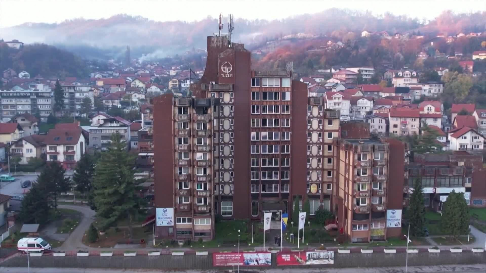 X007-BOSNIA INCENDIO RESIDENCIA ANCIANOS