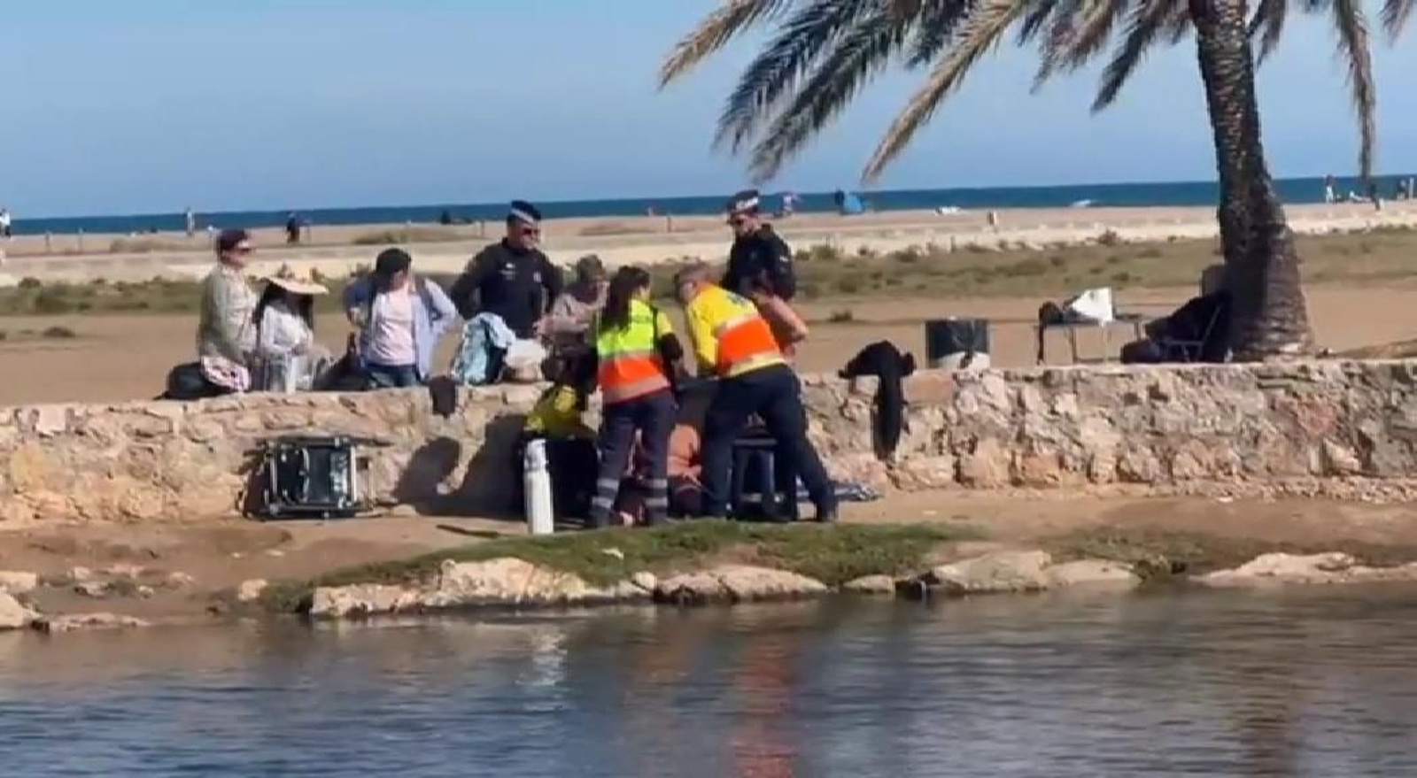 Fallece ahogado un joven de 17 años en la playa de Comarruga, en Tarragona
