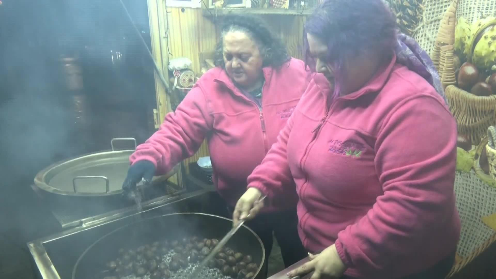 Con el frío las castañeras vuelven a la calle