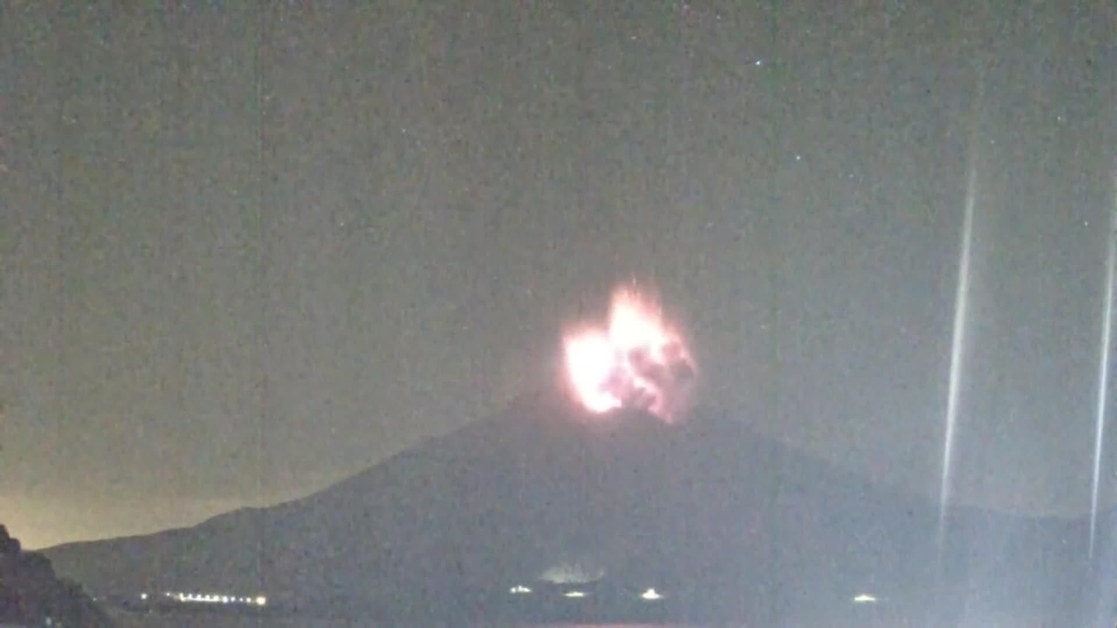 D008-JAPON ERUPCION VOLCAN CANCELA VUELOS