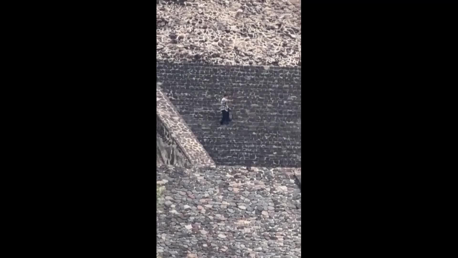 M006-MEXICO TIROTEO PIRAMIDES TEOTIHUACAN