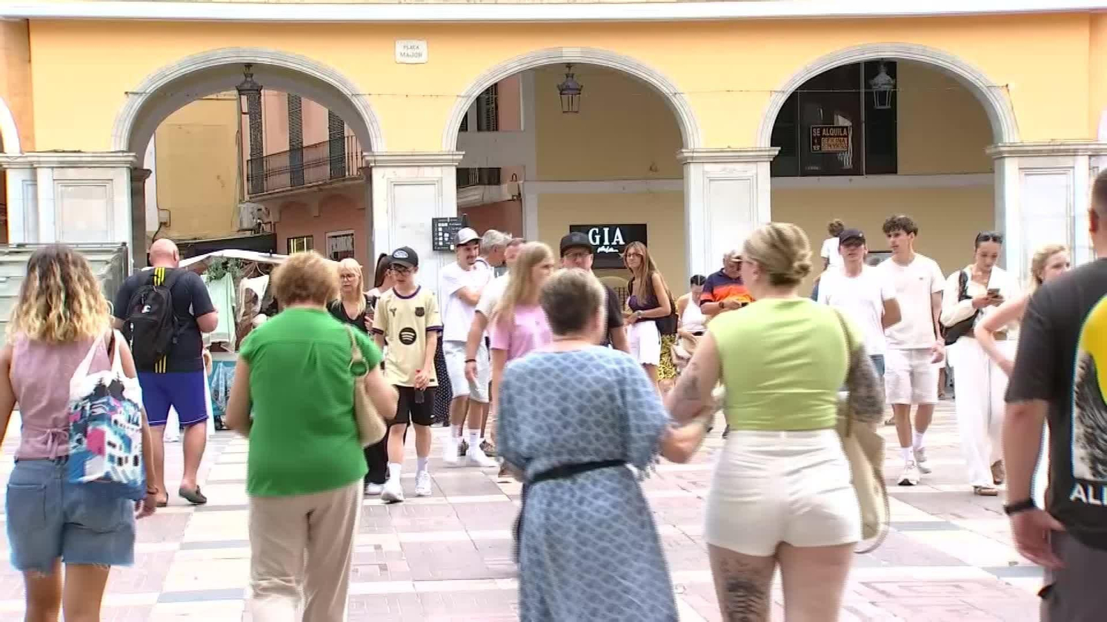 J019-MALLORCA COLAPSO TURISTAS PALMA POR MAL TIEMPO